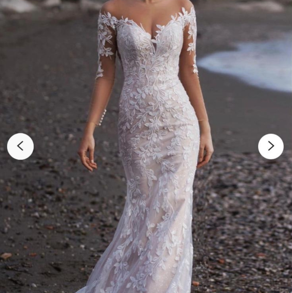 New custom made lace wedding dress. Color Ivory lace. Nude lining. Tulle long sl